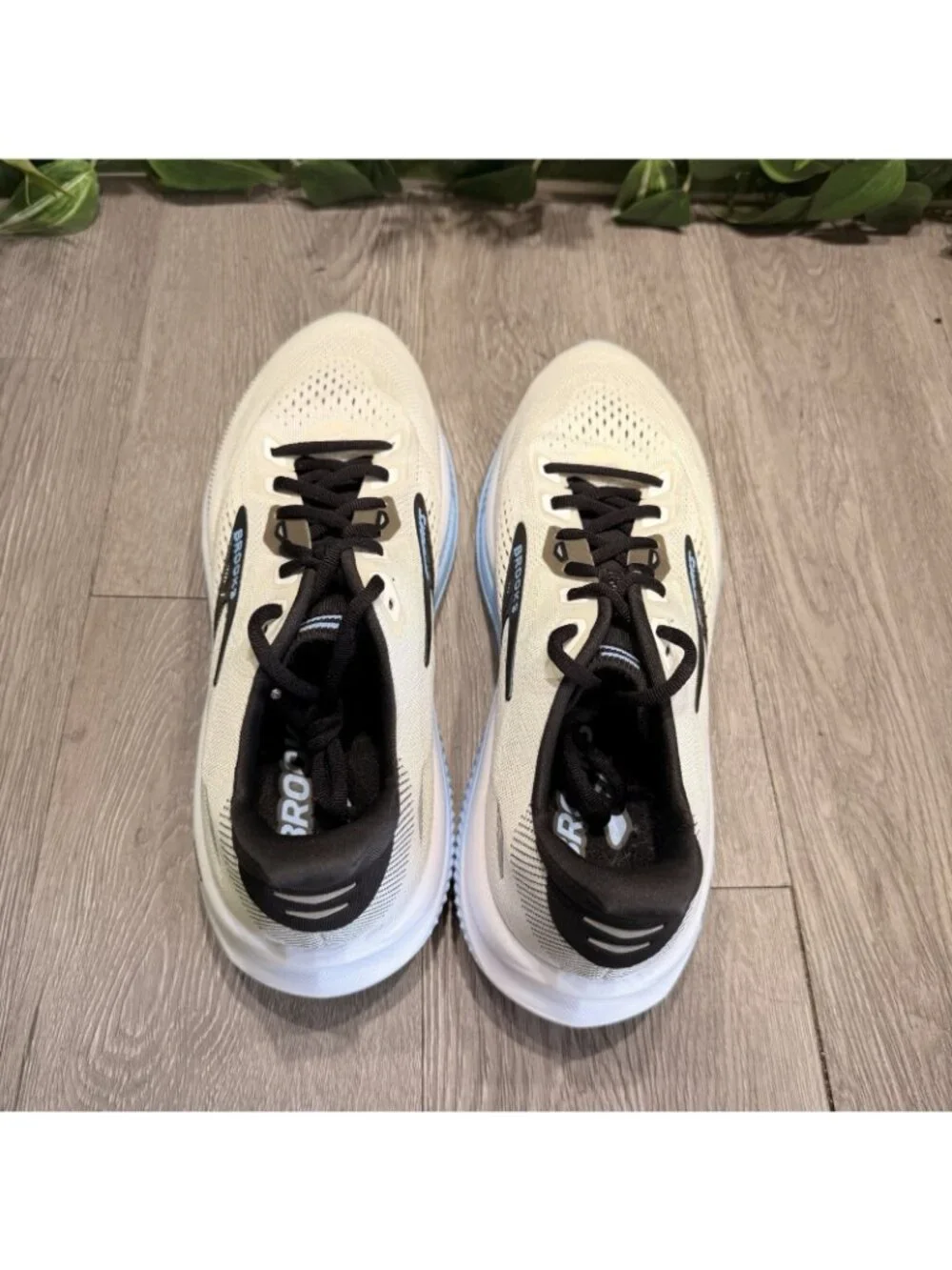 Brooks Men’s Ghost 18 Running Sneaker Color White/black /open Air Size 9.5